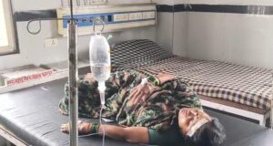 जमीनी विवाद में मां-बेटे से लाठी-डंडों से मारपीट, जिला अस्पताल में भर्ती